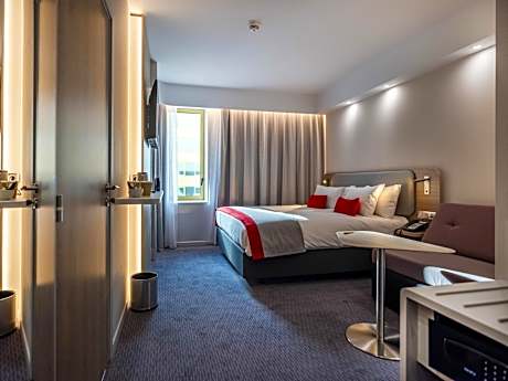 Standard Queen Room with Single Sofa Bed - Free Breakfast