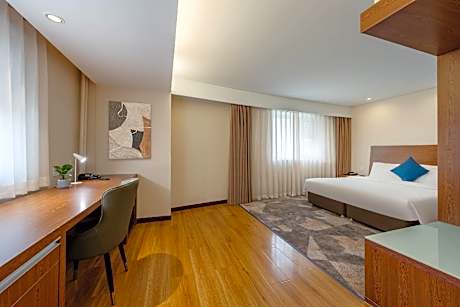 1 King Bed, 1 Single Bed, Non-Smoking , Upgrade