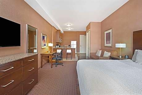 King Suite with Balcony - Non-Smoking