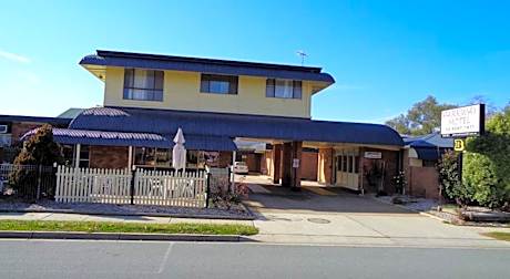 Parkway Motel