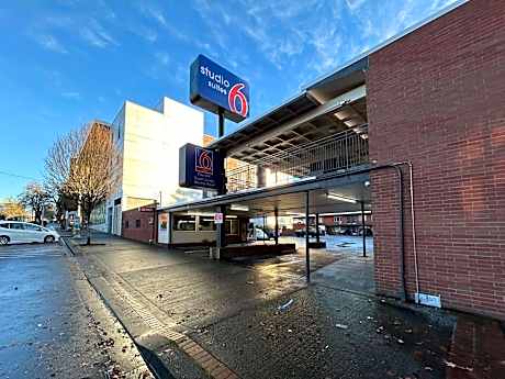 Studio 6 Suites Vancouver WA Waterfront