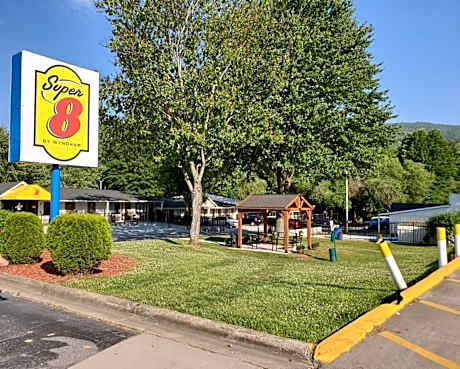 Super 8 by Wyndham Asheville/Biltmore