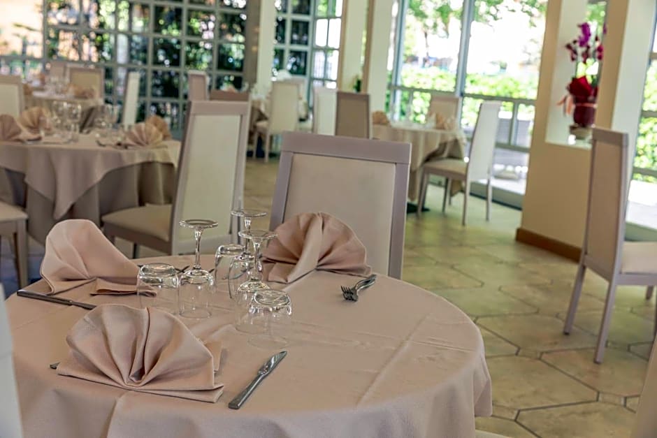Hotel Athena