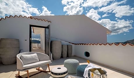 King Deluxe One Bedroom Suite With Sea View