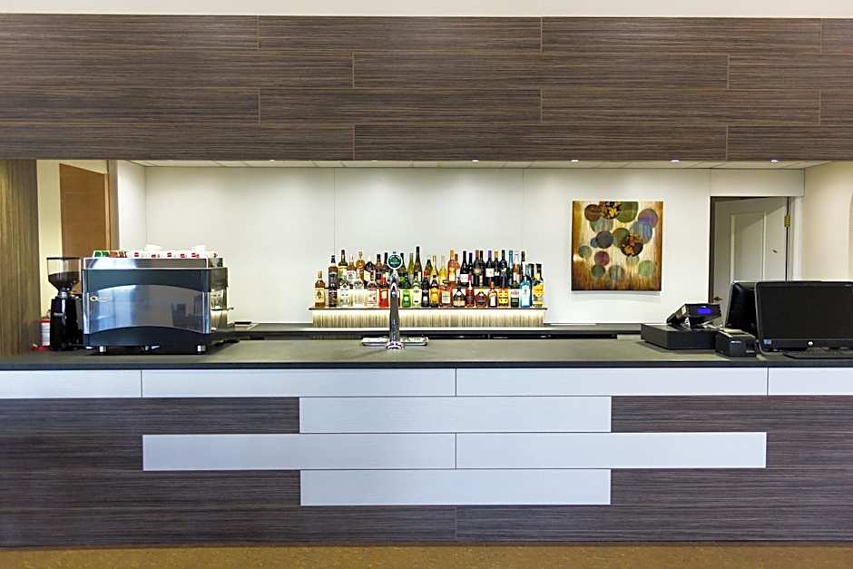 M1 Szekér Csárda Hotel és Étterem