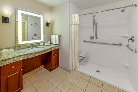 2 Queen Accessible Roll In Shower Suite Non-Smoking