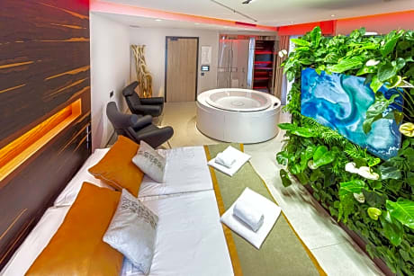 King Suite with Spa Bath and Sauna