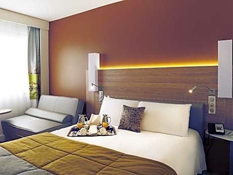 Privilege Room With 1 King-Size Bed And 1 Sofa Bed