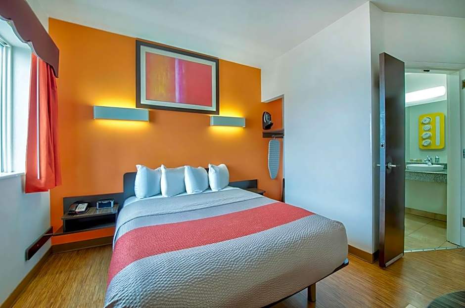 Motel 6 Eagle Pass Lakeside