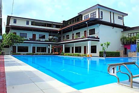 MaClare Resort