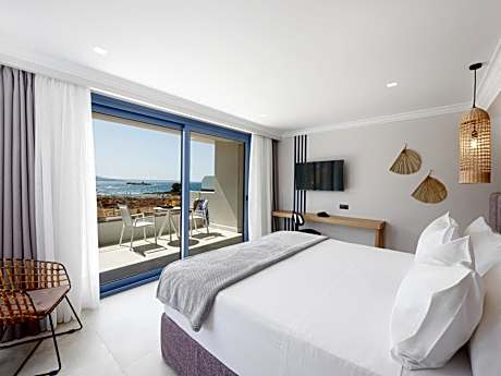Suite with Side Sea View