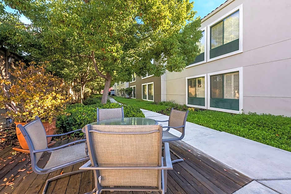 Best Western Lania Garden Inn & Suites