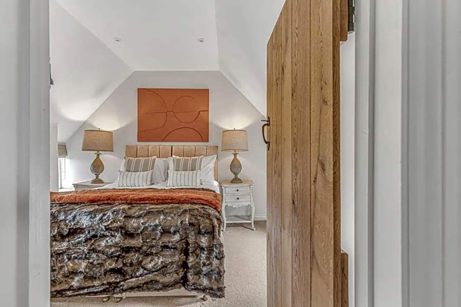 Hiron's Piece - Hot Tub Packages Available