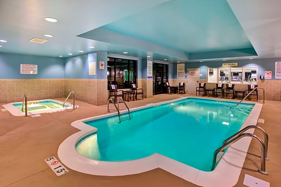 Holiday Inn Express Hotel & Suites Fort Wayne