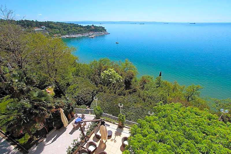 Hotel Riviera & Maximilian's