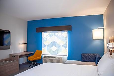 Standard King Room with Mobility Accessible Tub