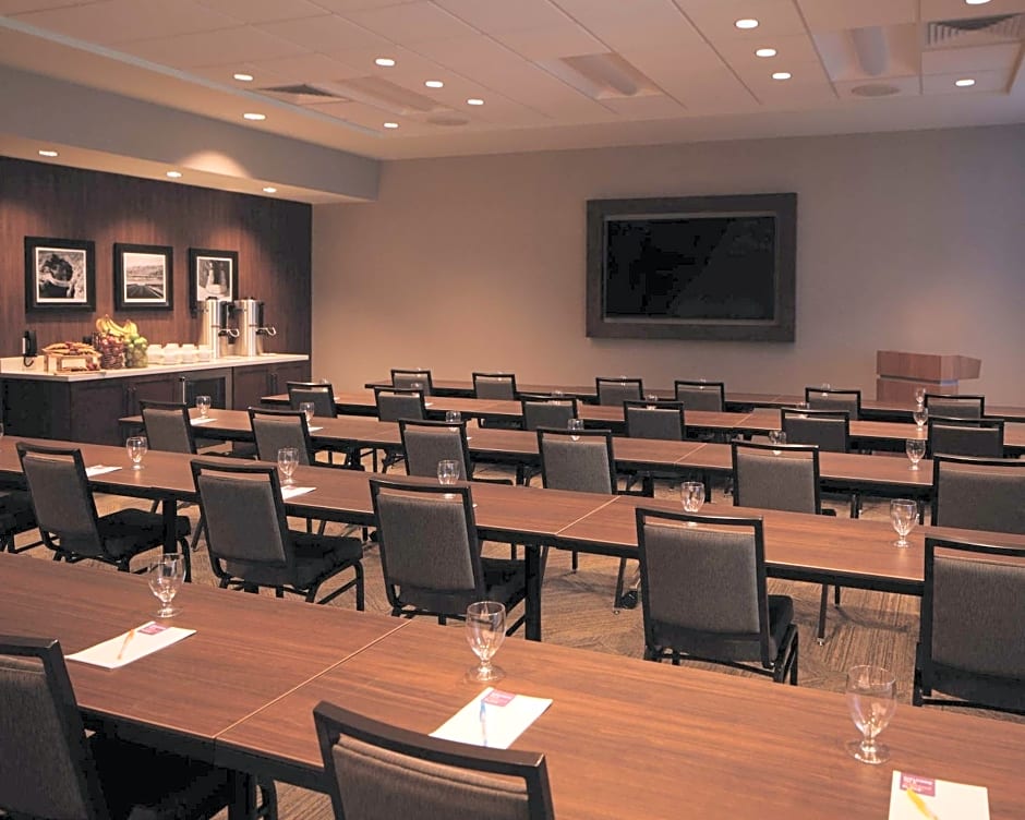 Hyatt Place Las Vegas at Silverton Village