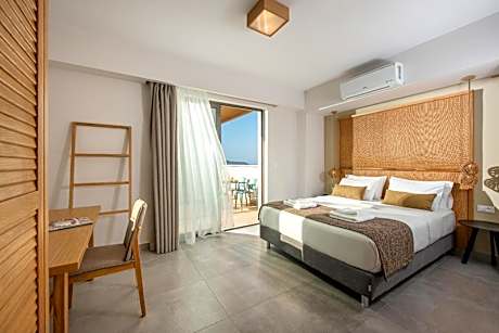 Superior Loft Apartment Pool Front