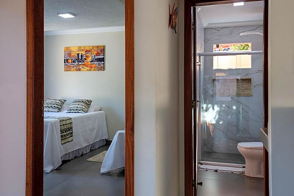 Casa com Piscina e Churrasqueira Privativa !
