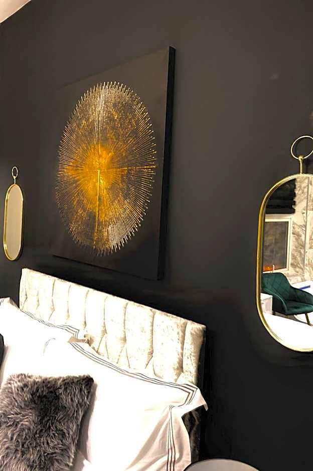 Duke and Duchess Apartments and Rooms - Private in Room Hot Tub Suites