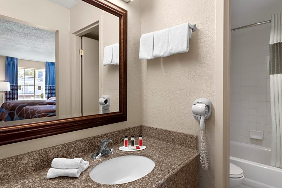 Super 8 by Wyndham Gulfport Near Biloxi