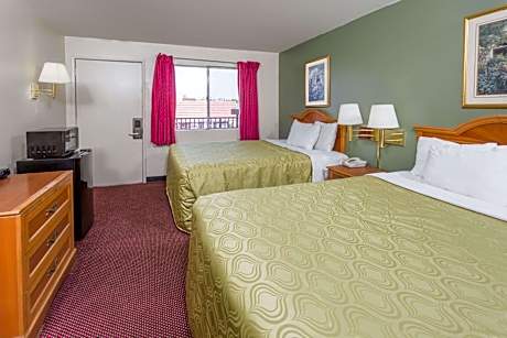 Queen Room with Two Queen Beds - Smoking