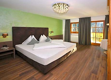 Classic Double Room with Balcony