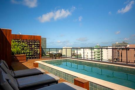 Flat com dois quartos na praia do Cabo Branco - climatizado e completo