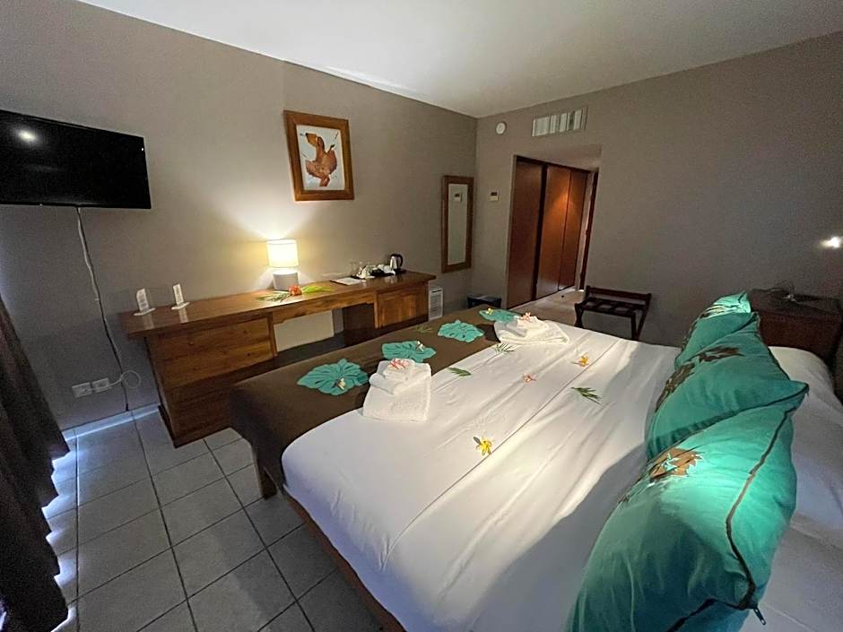 Photo 1 of 6 of Deluxe 1 King Bed