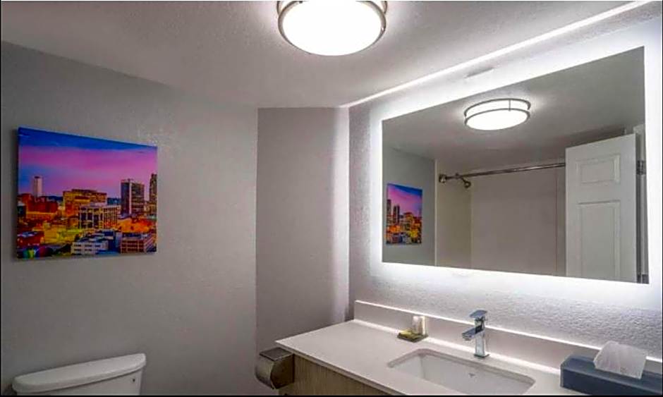 La Quinta Inn & Suites by Wyndham Birmingham Hoover