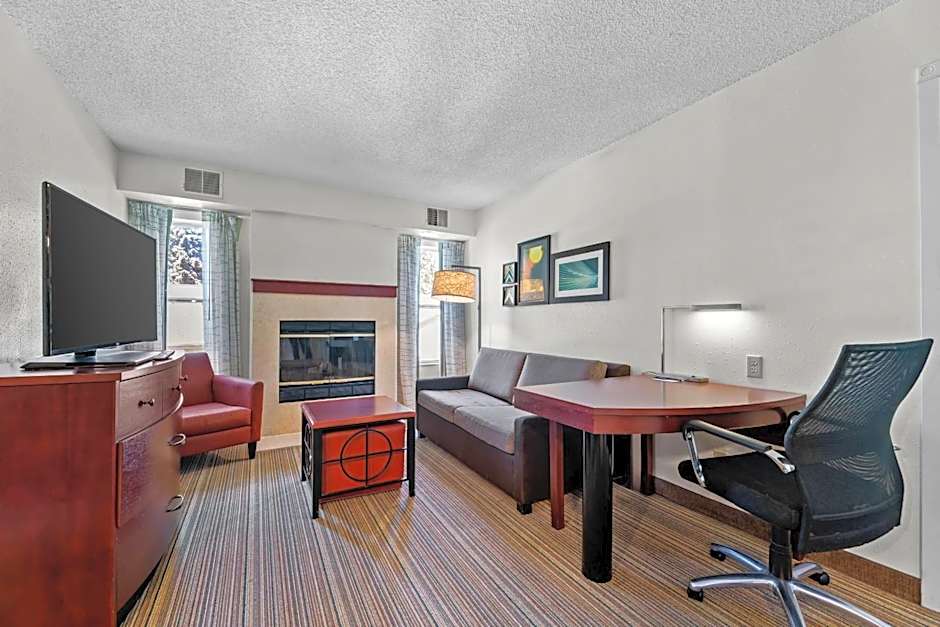 MainStay Suites Appleton Airport - Fox River Mall Area
