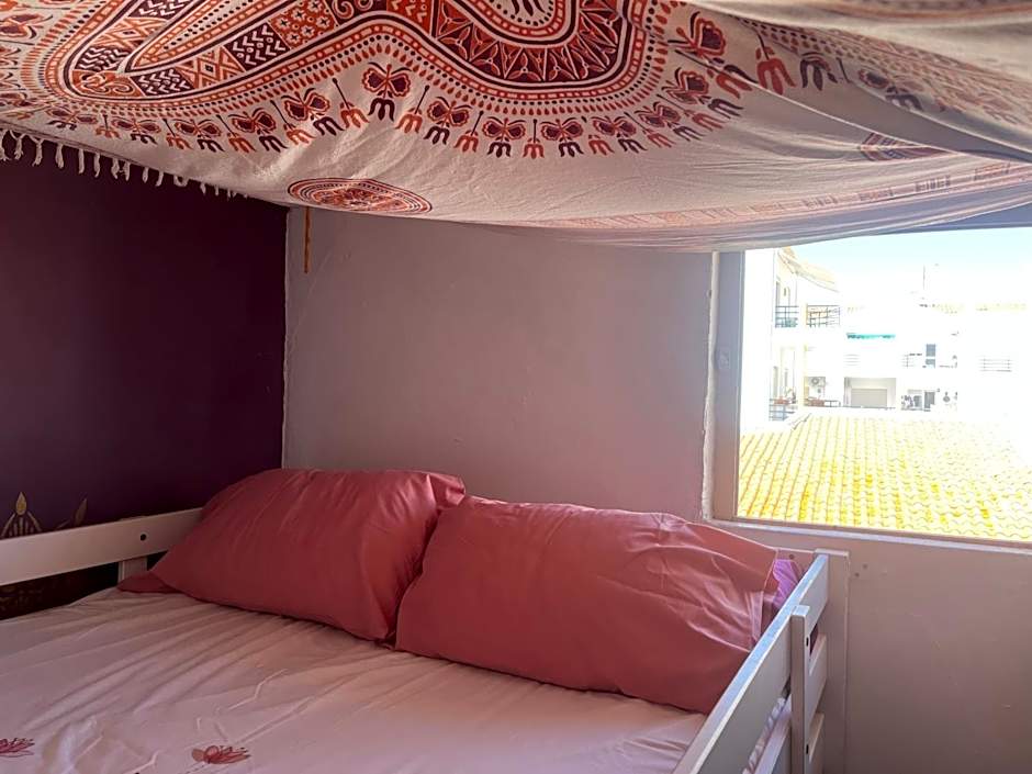 Buddha Bee - Female Hostel