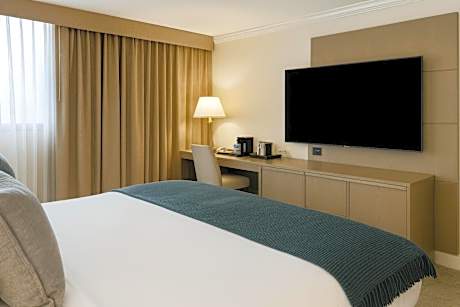 King Room - Mobility Access Tub - Non-Smoking