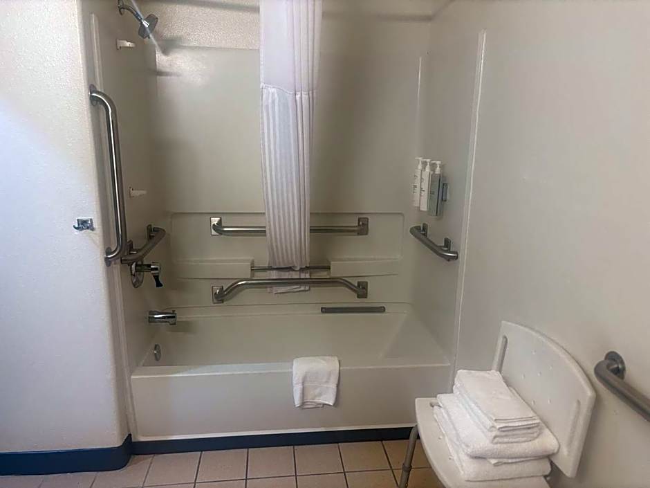 Spark by Hilton Lakewood Denver Southwest