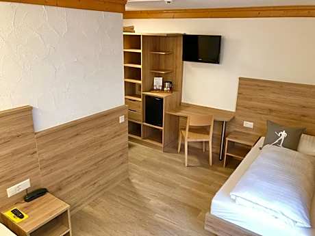 Room with 2 separate beds