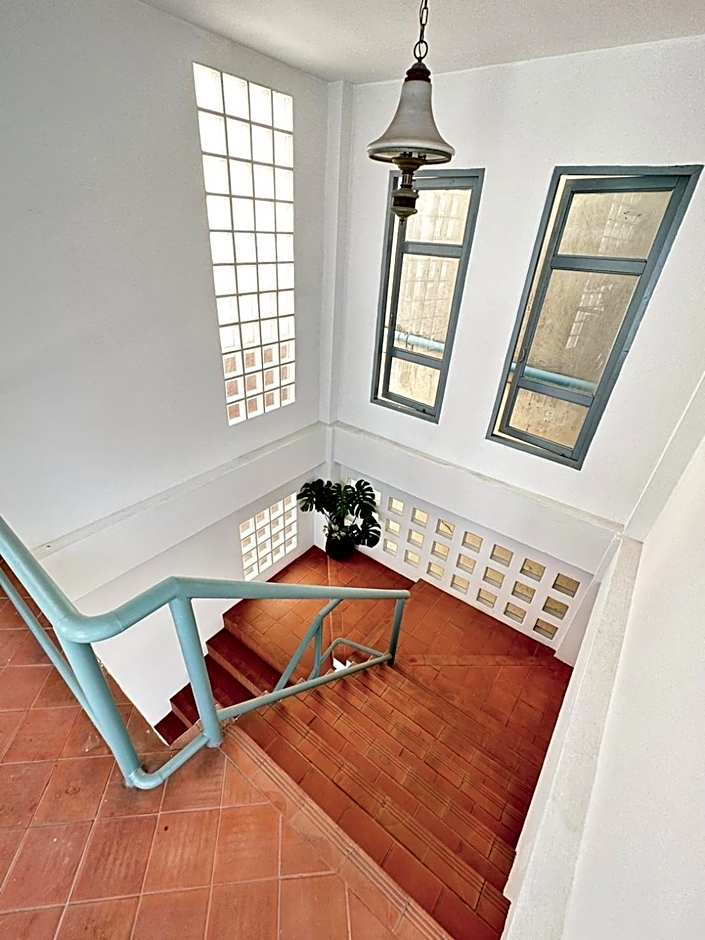 After-Grad Poshtel