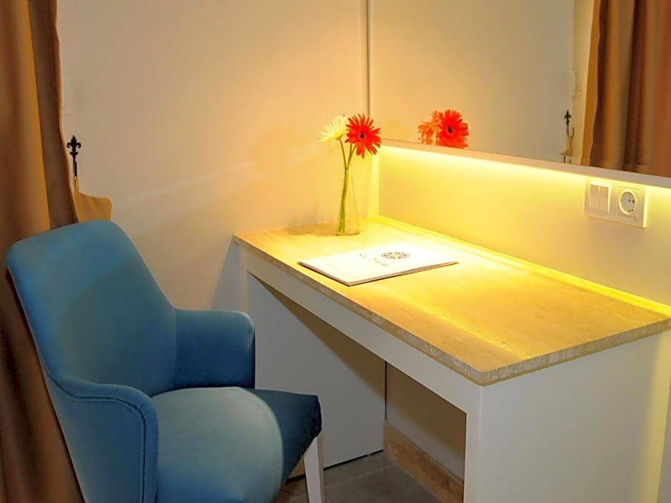 Sea Breeze Hotel and Apartments