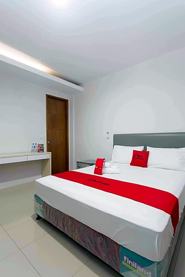 RedDoorz Plus near Cilandak Town Square 2
