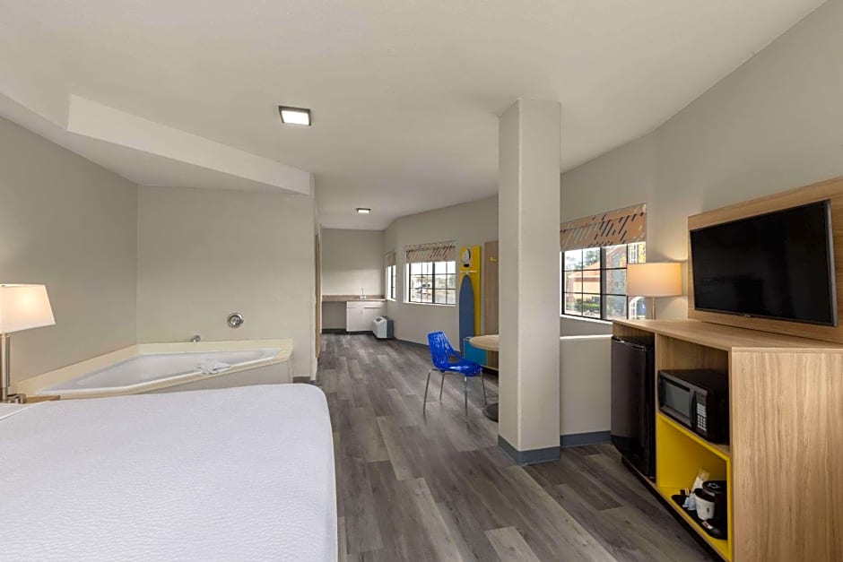 Days Inn & Suites by Wyndham Tucson/Marana