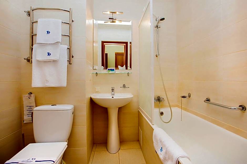 Готель Дніпро Dnipro Hotel