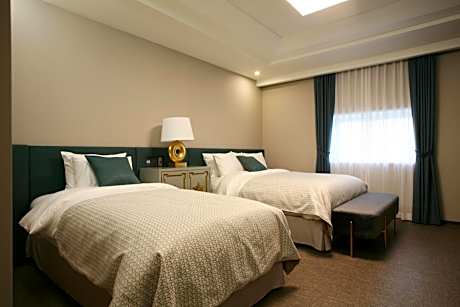 Deluxe Family Twin Room