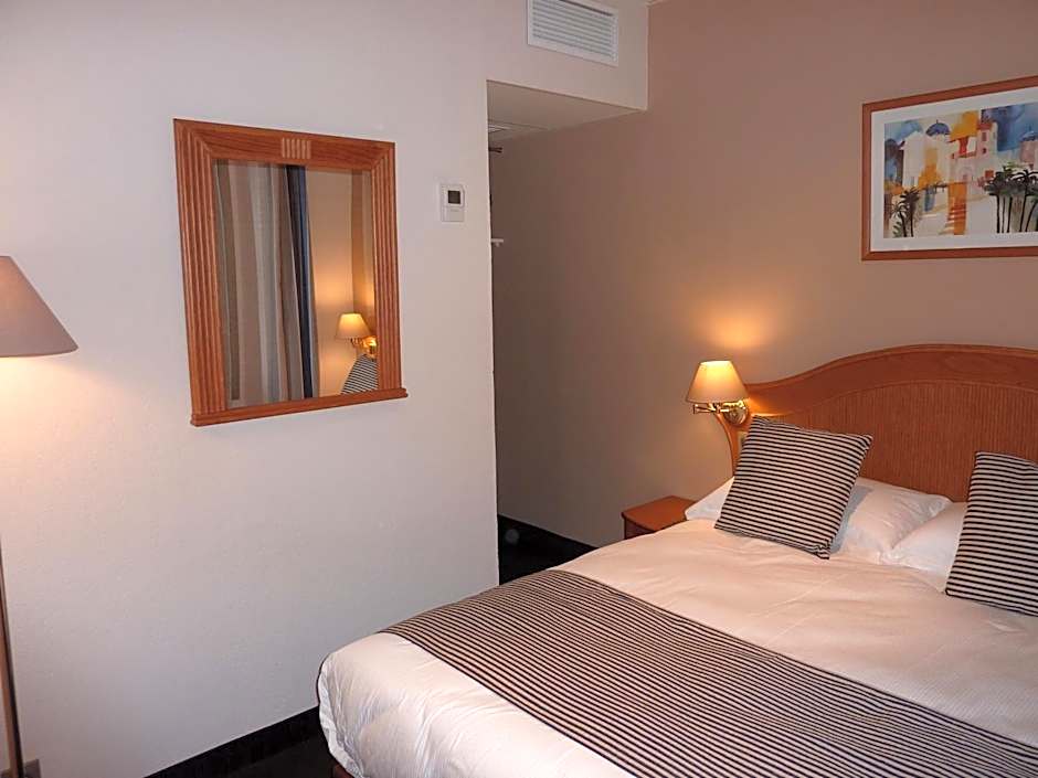 Photo 1 of 7 of Family Suite