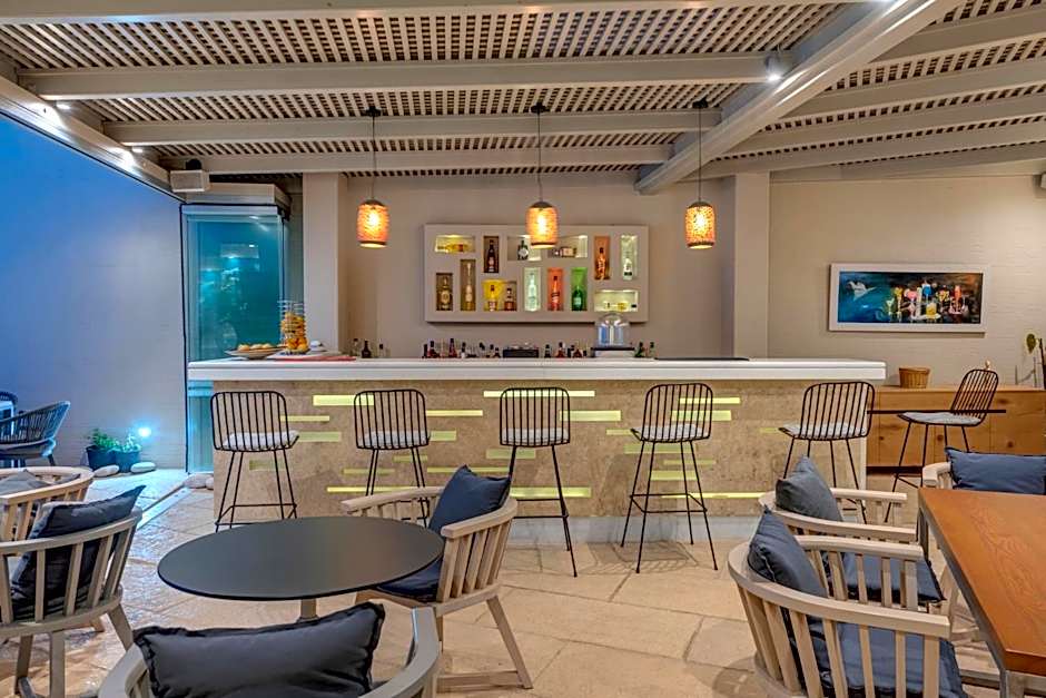 Kouros Art Hotel (Adults Only)