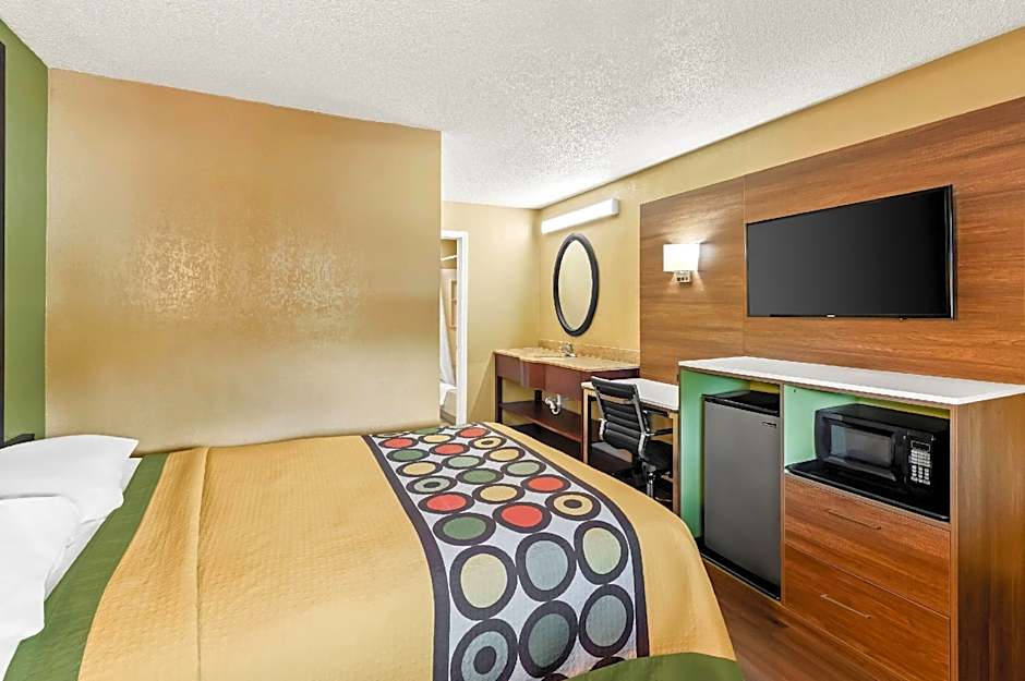 Super 8 by Wyndham Cincinnati/Springdale OH