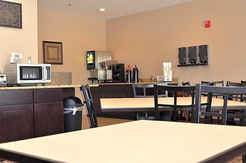 Cobblestone Inn & Suites - Clarion