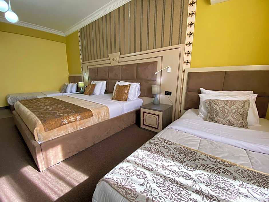 Hotel Deluxe