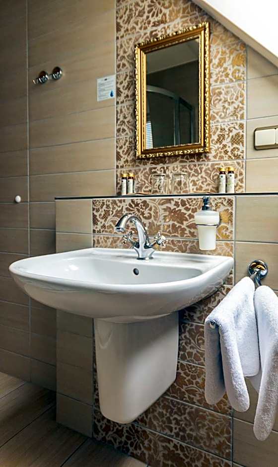 Hotel Octarna - Free On-site Parking