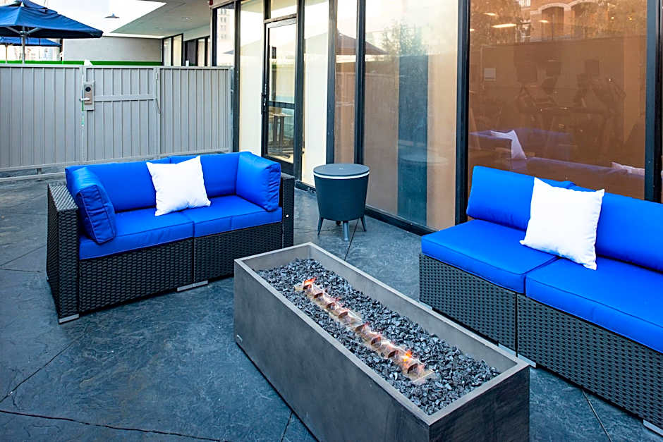 Holiday Inn Express & Suites Los Angeles Downtown West By IHG