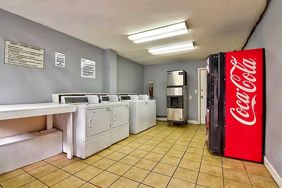 Econo Lodge Inn & Suites Virginia Beach - Norfolk