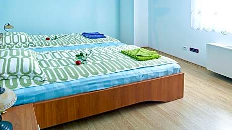 Comfort Two-Bedroom Apartment with Balcony